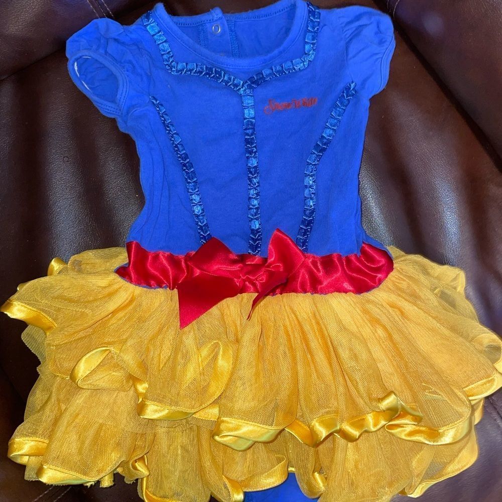 18M Snow White Outfit/Costume